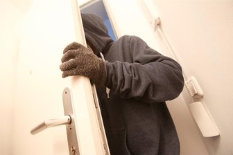 Einbrecher in Aue am Werk: Smartphone und Tablet weg - In einem Mehrfamilienhaus in Aue sind am Samstag tagsüber Einbrecher – hier ein Symbolfoto – zu Gange gewesen.