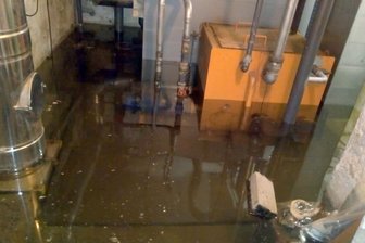 Einbrecher legen Kirchenkeller unter Wasser - 