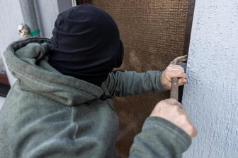 Einbrecher nehmen aus Plauener Wohnung Goldmünzen mit - Einbrecher waren am Dienstag in Plauen unterwegs.