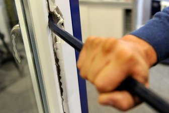 Einbrecher nehmen Schmuck und Bargeld mit -