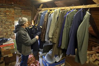 Einbrecher stehlen Geld und Uniformen - 