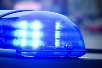 Einbrecher stehlen Tresor aus Bäckerei - In der Nacht zum Sonntag sind Unbekannte in eine Bäckerei in Raschau eingestiegen. Die Polizei prüft, ob die Täter zwei Männer sind, die in derselben Nacht beim Einbruch in einer weiteren Bäckerei gestellt wurden. 