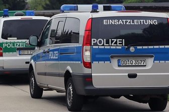Einbrecher stehlen Waffen und Kamera -