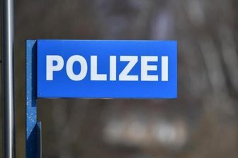Einbrecher verraten sich durch Taschenlampenlicht - In einer Bäckerei in Meerane haben Polizisten in der Nacht zum Sonntag zwei Männer gestellt. Sie werden verdächtigt, auch hinter einem Einbruch in eine Bäckerei im Erzgebirge zu stecken. 