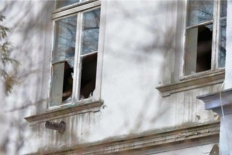 Einbrecher vom Freiberger Schützenhaus gestellt - Bei dem Einbruch ins ehemalige Freiberger Schützenhaus wurden zahlreiche Scheiben zerstört.