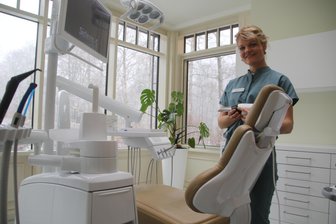 Einbruch in der „Alten Baumwolle“ in Flöha: Zahnärztin sucht Zeugen - Die Praxis von Dr. Annekathrin Bruder in Flöha grenzt an den Garten und Park.