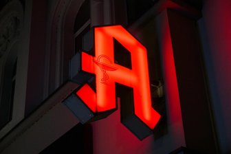 Einbruch in die Rosen-Apotheke in Lichtenstein: Auf was die Täter am Dienstagabend scharf waren - Die Polizei meldet einen Einbruch in die Rosen-Apotheke in Lichtenstein.