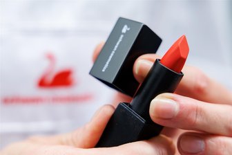 Einbruch in Plauener Kosmetikstudio „La Bella“: Handelt es sich um zwei Täterinnen? - Neben Bargeld und Schmuck hatten es die Einbrecher auch auf Kosmetik abgesehen.