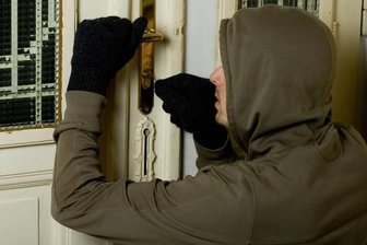 Einbruchserie in Schneeberg: Unbekannte suchen drei Firmen heim - 