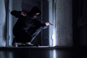 Einbruchsserie im Oberen Vogtland: Polizei sucht Zeugen - Nach mehreren Einbrüchen in Wernitzgrün sucht die Polizei Zeugen.