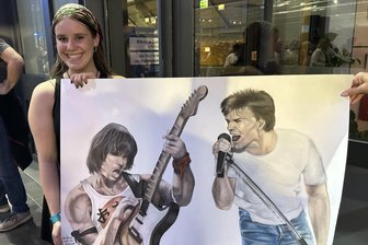 Eine 21-Jährige, Bryan Adams und der Versuch, einem Idol in Chemnitz endlich zu begegnen - Eleni Haase ist großer Fan von Bryan Adams und dessen Gitarristen Keith Scott.