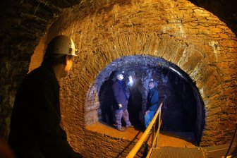 Eine besondere Befahrung im Erzgebirge: Große Radkammer als Zeugnis der Bergbaugeschichte - Diese große Wasserradkammer im „Fröhlichen Bergmann" ist zu entdecken