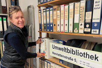 Eine Bibliothek in Chemnitz, die nur ein Thema kennt - Zeitschriften gehören zum Bestand der Umweltbibliothek an der Henriettenstraße 5, die Ingrid Kasiske betreut.