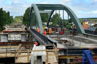 Eine Brücke wandert - 