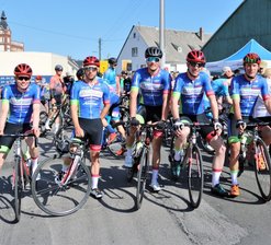 "Eine brutal harte Runde" - Das Radteam Berthold sattelte bei der 42. Auflage der Erzgebirgsrundfahrt auf und brachte vier Fahrer ins Ziel. 