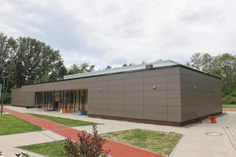 Eine Chemnitzer Sporthalle ist Preisträger im Wettbewerb um den Sächsischen Holzbaupreis - Die Sporthalle in Holzbauweise an der Emilienstraße hat einen Sächsischen Holzbaupreis erhalten.
