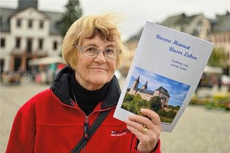 Eine Dame aus Rochlitz schreibt Gedichte: anrührend, pathetisch und mit viel Stolz - Astrid Lose hat neben Büchern und Gedichten auch ein Rochlitz-Lied geschrieben. 