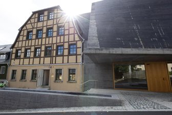 „Eine Debatte gab es und gibt es“: Was die Adorfer Kritikern des modernen Museumsbaus sagen - Das neue Erlebnismuseum Perlmutter in Adorf öffnet am kommenden Mittwoch seine Pforten.
