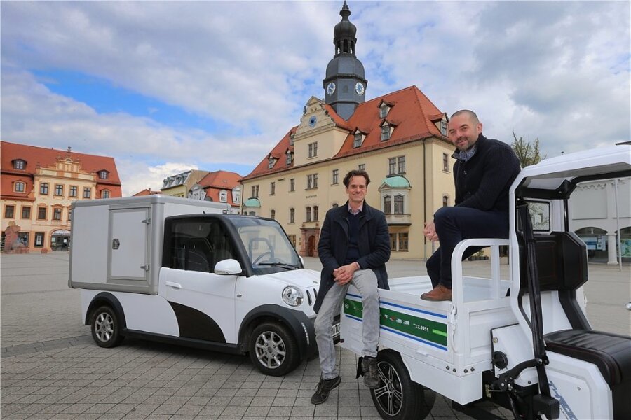 Eine Firma aus Sachsen macht E-Transporter erschwinglich - Daniel Jacob (l.) und Thomas Kuwatsch verkaufen den wohl kleinsten Elektrotransporter Deutschlands mit Straßenzulassung. Der Name Ari kommt aus dem Japanischen und heißt übersetzt "Ameise".