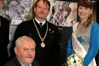 Eine Geschichte mit Ecken und Kanten - Hubert Böhme trug sich ins Goldene Buch der Stadt ein. 