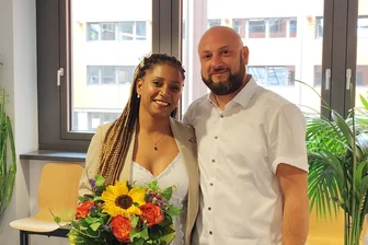 Eine Hochzeit mit Hindernissen: Chemnitzer will Spanierin heiraten und scheitert fast an fehlender Digitalisierung - Am 17. Juni gaben sich die Spanierin Lucilene da Silva und der Chemnitzer Martin Engel im Chemnitzer Standesamt das Jawort. Über Monate stand die Heirat auf der Kippe.