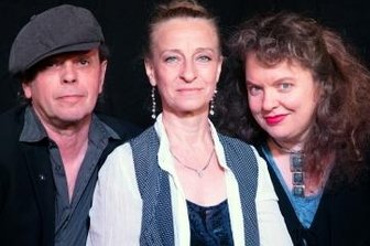 Eine Hommage an Gisela May - Jürgen Ehle, Scarlett O' und Frauke Pietsch (v.l.) erinnern an Gisela May.