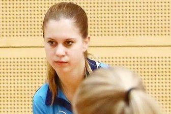 Eine klare Sache - und eine Absage - Laura Rüffer vom TSV Schlettau (h.) trug zum Erfolg ihrer Tischtennismannschaft gegen Tanne Thalheim bei.