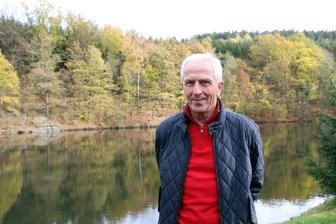 Eine Legende beim Chemnitzer FC und bei Dynamo Dresden: Wie Erfolgstrainer Christoph Franke seinen 80. feiert und wer sein Lieblingsspieler war - Christoph Franke daheim in Burkhardtsdorf.
