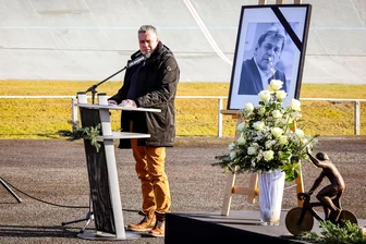 Eine letzte Runde in Michael Hübners „Wohnzimmer“ - Jens Fiedler fand in seiner Rede bewegende Worte für seinen Freund und Weggefährten Michael Hübner.