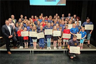 Eine Limo zum Florianstag: Was der Feuerwehr-Nachwuchs aus dem Vogtland für gute Ideen hat - Zwölf Jugendfeuerwehren wurden von Leader Vogtland für ihre Ideen prämiert. Für alle Teilnehmer gab es Geldpreise.