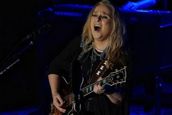 Eine Nacht mit Melissa Etheridge in Zwickau - Melissa Etheridge bei ihrem Konzert in Zwickau: Sie gibt mehr als 100 Prozent an Seele, Herz und Stimme.