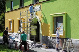 Eine neue Senioren-Tagespflege für Schönheide - Äußerlich verwandelt sich der Carlshof schon mal in eine Einrichtung der Diakonie-Station Eibenstock. 