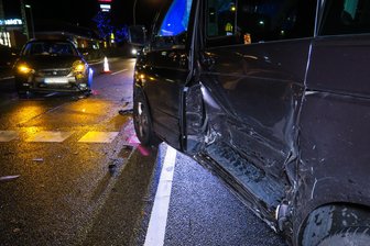 Eine Person bei Kollision auf S255 in Aue verletzt - Die beiden Autos kollidierten auf Höhe der Ausfahrt McDonald's