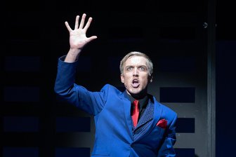 Eine Predigt zu Überzeugten: „Der aufhaltsame Aufstieg des Arturo Ui“ als AfD-Bashing? - Höcke lässt grüßen? Jakob Spiegler als Arturo Ui.