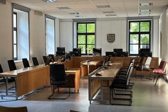 Eine Richterin spielt die Angeklagte: Spannendes Schauspiel und seltene Einblicke an Chemnitzer Gerichten - Der Sitzungssaal 036 ist der größte Verhandlungssaal am Landgericht Chemnitz.