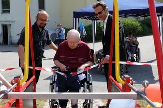Eine Schaukel für Rolli-Fahrer - 