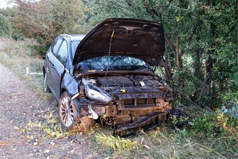 Eine Schwerverletzte und 23.000 Euro Schaden: Auto überschlägt sich auf A4 am Kreuz Chemnitz - Eine Unachtsamkeit sorgte am Freitag für einen heftigen Zusammenstoß zwischen einem Ford und Seat auf der A4.