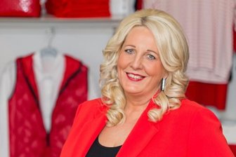 Eine starke Frau, die andere Frauen stärkt - Anja Escher in ihrem Geschäft: Seit 20 Jahren macht sie sich für starke Frauen stark. 