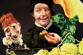 Eine Stimme für die Schlingel-Leinwand: Frieda Friedemann - Puppenspielerin Frieda Friedemann in dem Stück „Frau Meier“.