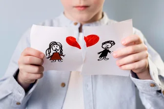 „Eine Therapie würde ihm guttun“: Drei Scheidungskinder erzählen von ihren Erfahrungen - Bild: Freepik.com