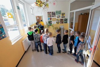 Eine Toilette für 30 Personen: Ärger in Plauener Förderschule - Wer mal muss, reiht sich an der Käthe-Kollwitz-Schule oft in eine Schlange vor der Toilette ein.