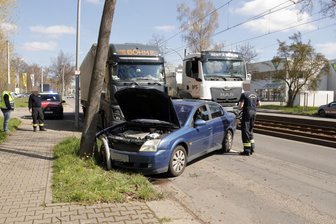 Eine Verletzte nach Unfall auf B 95 in Chemnitz - Auf der Annaberger Straße in Chemnitz hat es am Mittwoch kurz vor Mittag gekracht.
