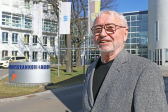 Eine Zaubernuss zum Jubiläum: Was die „Grünen Damen und Herren“ am Kreiskrankenhaus Freiberg leisten - Bernd Riemer ist seit 2011 Teil der „Grünen Damen und Herren“ am Kreiskrankenhaus Freiberg.