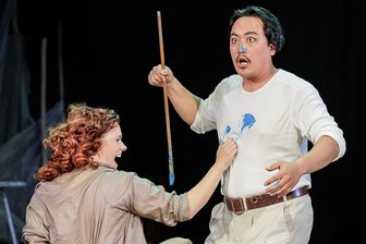 Eine zerrissene Frau übertrumpft die Inszenierung: So ist „La Traviata“ in Zwickau und Plauen - Christina Maria Gass als Violetta und Wonjong Lee als Alfredo.