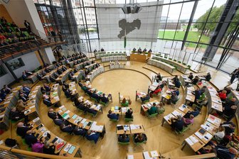 Einen Monat nach der Sachsen-Wahl: Landtag wählt CDU-Generalsekretär zum Präsidenten - Vize-Kandidaten von BSW und SPD fallen zunächst durch - Blick in den Plenarsaal während der konstituierenden Sitzung des Sächsischen Landtages. Einen Monat nach der Landtagswahl kommt der neue sächsische Landtag erstmals in Dresden zusammen.