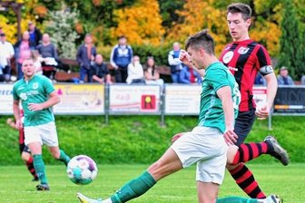 "Einen Schritt vor, drei Schritte zurück" - Fußball SV Lichtenberg mit Joey Hegewald im Spiel gegen die Mannschaft aus Heidenau.