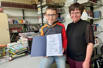 Einer der vier besten Mathe-Oberschüler Sachsens geht in Rechenberg-Bienenmühle zur Schule - Julius Mende und seine Mathematiklehrerin Juliane Hanzig in der Oberschule Rechenberg-Bienenmühle.