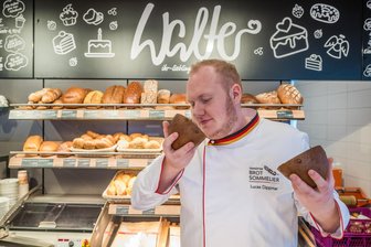 Einer von 312 weltweit: Junger Bäckermeister aus dem Erzgebirge ist nun Brotsommelier - Lucas Dippmar darf sich jetzt Brotsommelier nennen. Der Neuwürschitzer ist damit einer von dreien im Erzgebirgskreis.