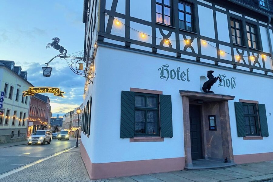 Eines der ältesten Gasthäuser Sachsens: Sechs Interessenten wollen Pächter im "Roß" werden - Für das Hotel "Roß" am Markt in Zwönitz wird ein neue Pächter gesucht, der einen Restaurantbetrieb anbietet.