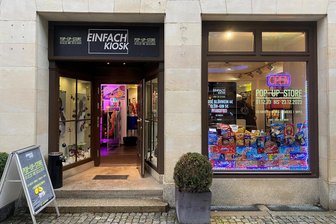 „Einfach Kiosk“ bringt US-Spezialitäten auf den Chemnitzer Weihnachtsmarkt - Von Twinkies bis Glühwein: „Einfach Kiosk“ sorgt für US-Genuss auf der Inneren Klosterstraße.